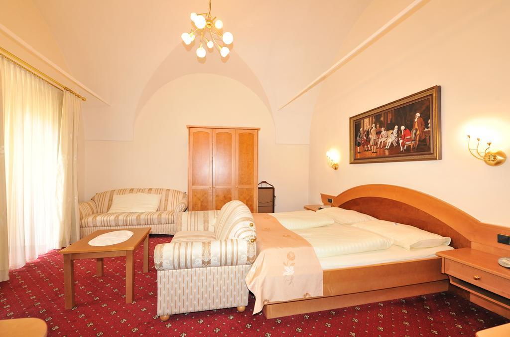 Hotel Goldener Brunnen Klagenfurt am Woerthersee Exterior foto